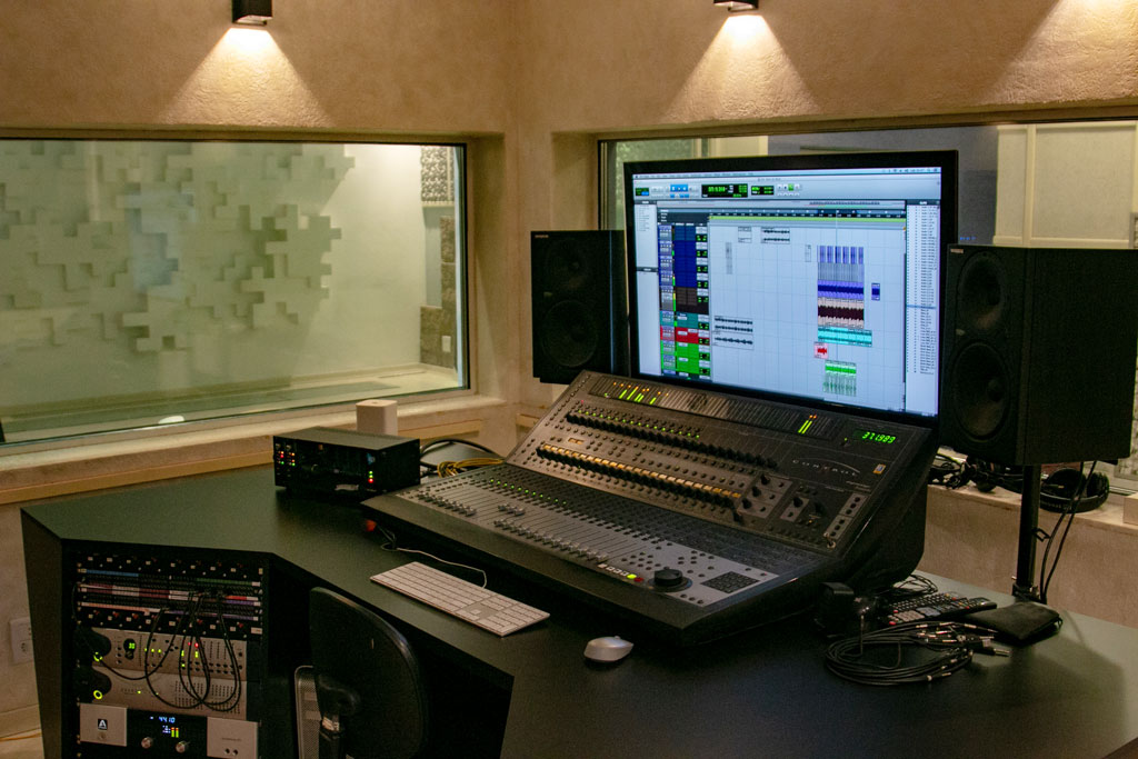 Nicos-Studio-1
